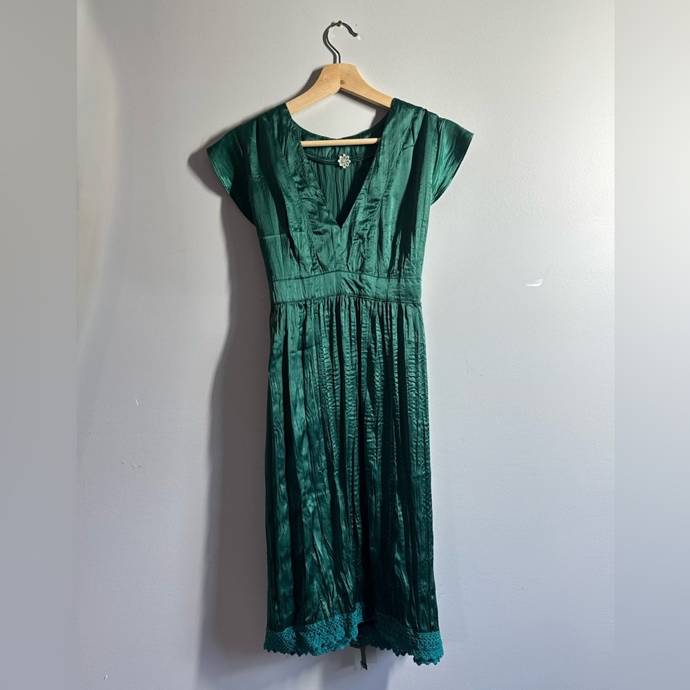 Silky Green Cap Sleeve Dress